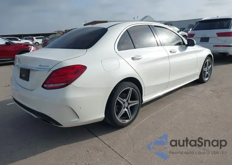 2015 Mercedes-Benz C 300 4Matic/Luxury 4Matic/Sport 4Matic z USA, uszkodzony, nr VIN 55SWF4KB9FU063301